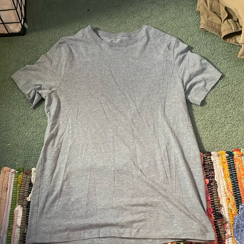 Plain grey t shirt